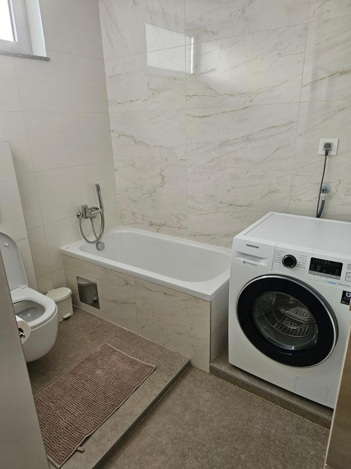 Apartman Centar Bulevar Ex Sa Garazom Баня-Лука Экстерьер фото